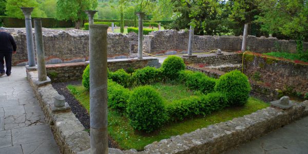 Parcourir les vestiges d’une villa gallo-romaine